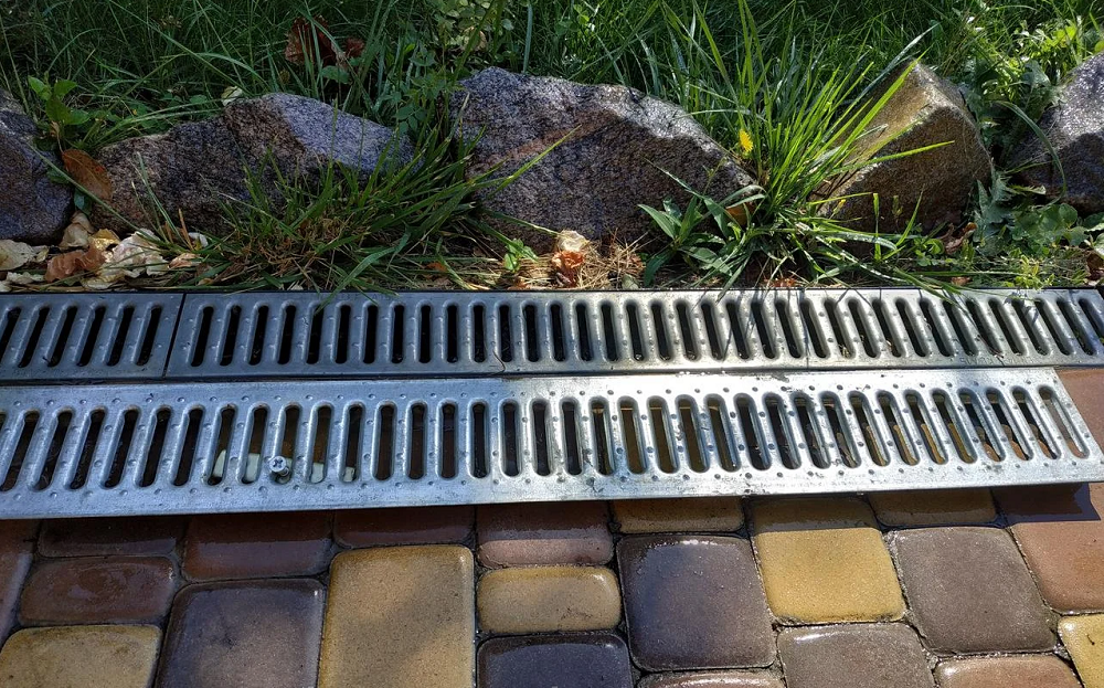 5. Ливневая решетка с оцинкованной стали.png