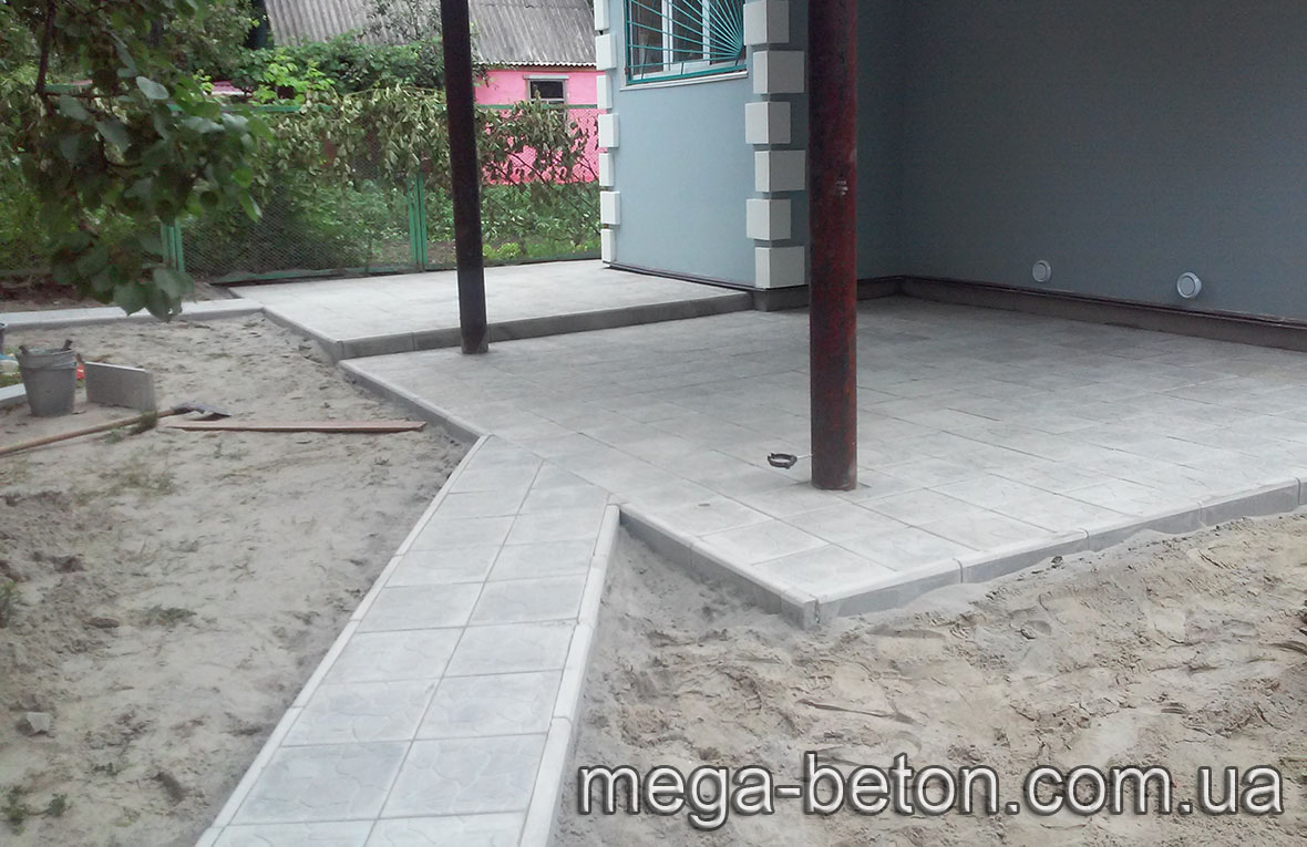 10. тротуарная плитка вокруг дома.jpg