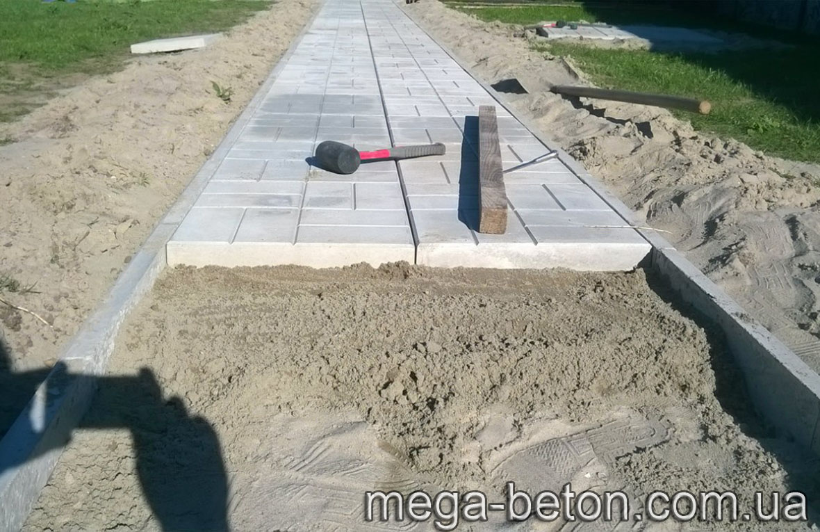 14. Укладка дорожек с тротуарной плиткой.jpg